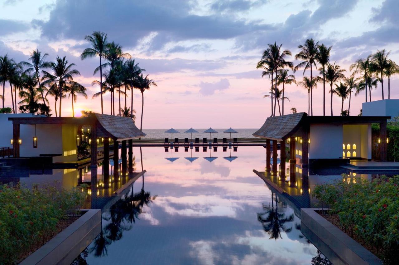 Jw Marriott Khao Lak Resort And Spa Екстериор снимка The resort at sunset