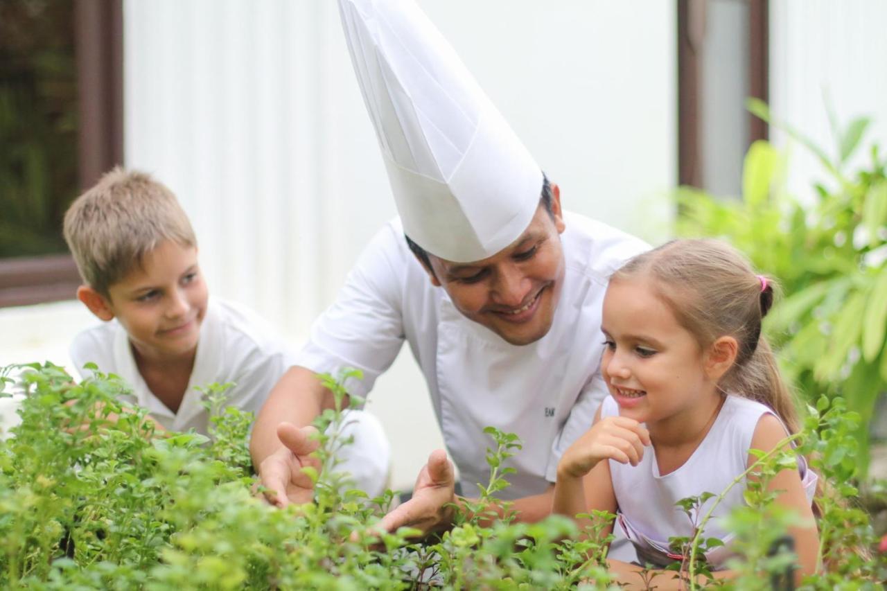 Jw Marriott Khao Lak Resort And Spa Екстериор снимка Chef with children