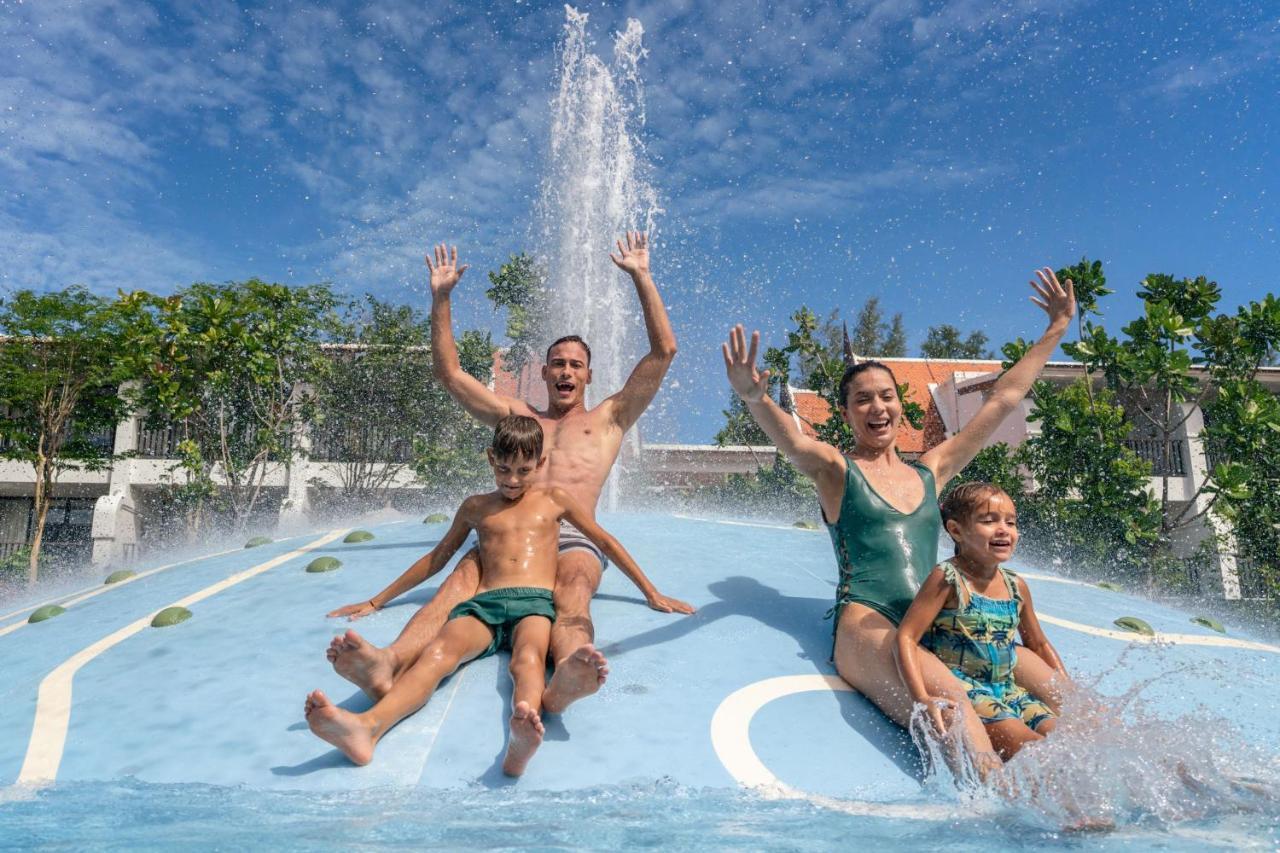 Jw Marriott Khao Lak Resort And Spa Екстериор снимка Family at Splash Jungle Water Park