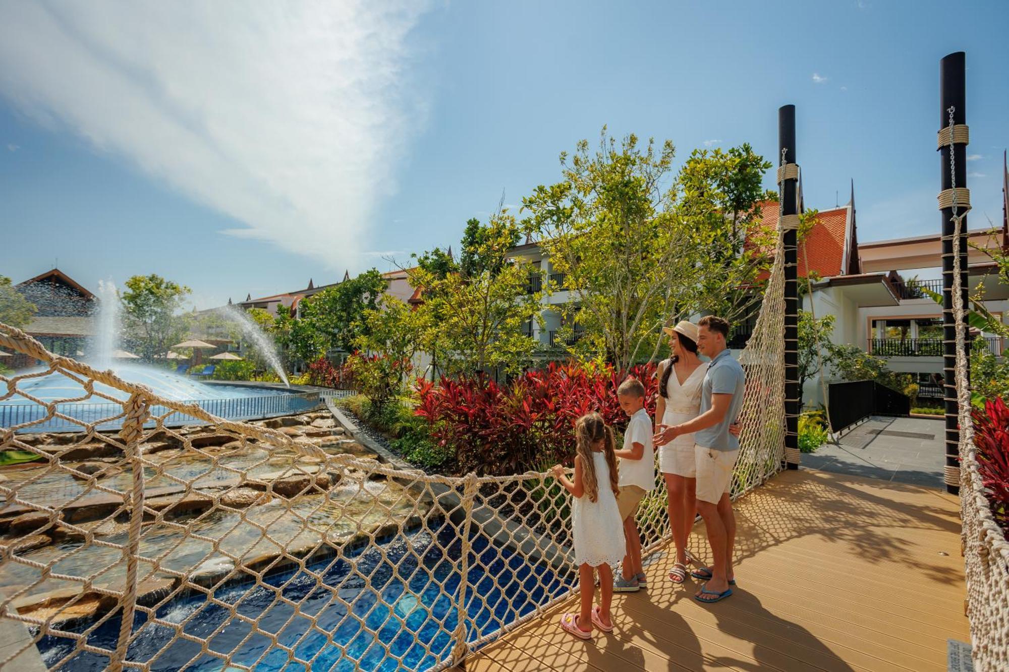 Jw Marriott Khao Lak Resort And Spa Екстериор снимка The Village