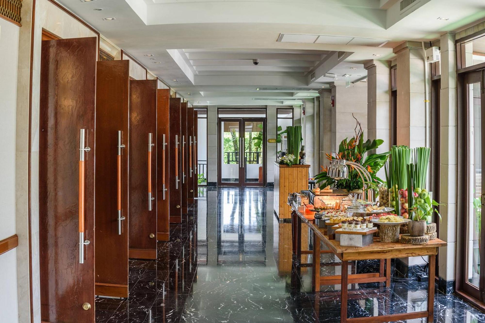 Jw Marriott Khao Lak Resort And Spa Екстериор снимка The lobby of the hotel